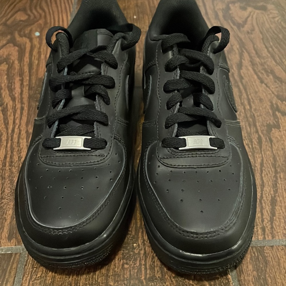 All black unisex Air Force ones they are a 5.5 youth
